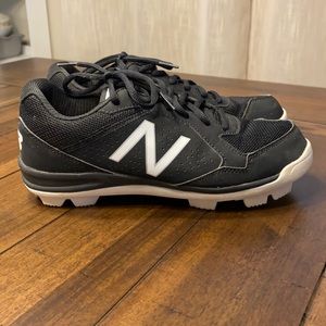 New Balance Kids Cleat/Worn lightly for womens 7.5